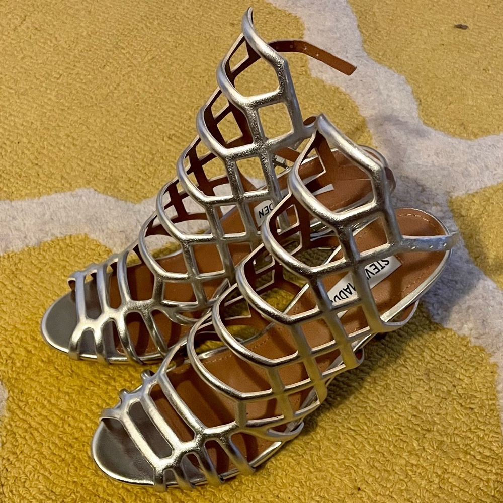 Steve Madden Silver Heels - Picture 2 of 9